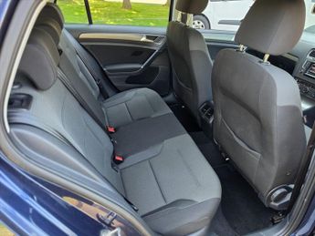 VOLKSWAGEN GOLF 1.6 TDI BlueMotion Tech SE Hatchback 5dr Diesel DSG Euro 5 (s/s)