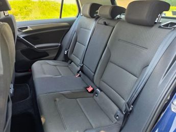 VOLKSWAGEN GOLF 1.6 TDI BlueMotion Tech SE Hatchback 5dr Diesel DSG Euro 5 (s/s)