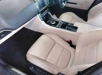 JAGUAR XE 2.0i Prestige Saloon 4dr Petrol Auto Euro 6 (s/s) (200 ps)