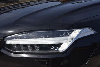 VOLVO XC90 2.0 D5 PowerPulse Momentum SUV 5dr Diesel Auto 4WD Euro 6 (s/s) 