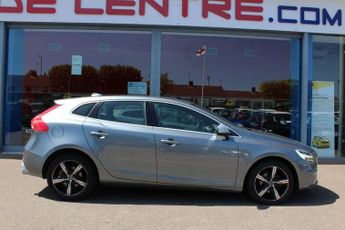 VOLVO V40 2.0 D2 R-Design Nav Plus Hatchback 5dr Diesel Manual Euro 6 (s/s