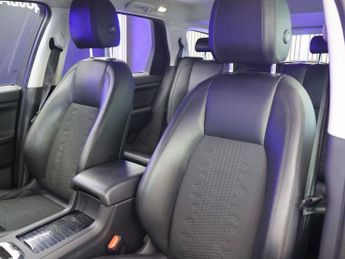 LAND ROVER DISCOVERY SPORT 2.0 TD4 SE Tech SUV 5dr Diesel Auto 4WD Euro 6 (s/s) (180 ps)