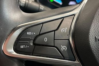 RENAULT CAPTUR 1.6 E-TECH Iconic Edition SUV 5dr Petrol Hybrid Auto Euro 6 (s/s