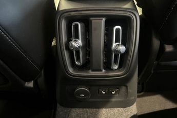 VOLVO XC40 1.5h T4 Recharge 10.7kWh Inscription SUV 5dr Petrol Plug-in Hybr