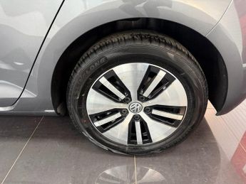 VOLKSWAGEN E-GOLF 35.8kWh e-Golf Hatchback 5dr Electric Auto (136 ps)