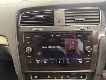 VOLKSWAGEN E-GOLF 35.8kWh e-Golf Hatchback 5dr Electric Auto (136 ps)