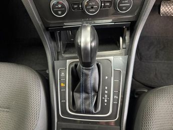VOLKSWAGEN E-GOLF 35.8kWh e-Golf Hatchback 5dr Electric Auto (136 ps)