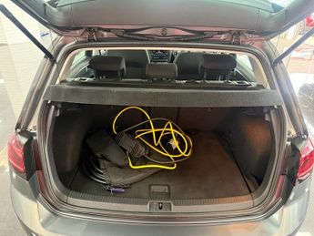VOLKSWAGEN E-GOLF 35.8kWh e-Golf Hatchback 5dr Electric Auto (136 ps)