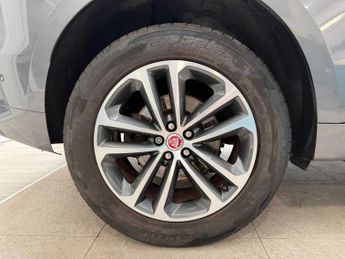 JAGUAR F-PACE 2.0 D180 R-Sport SUV 5dr Diesel Auto AWD Euro 6 (s/s) (180 ps)