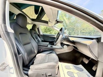 TESLA Model 3 Auto RWD 4dr