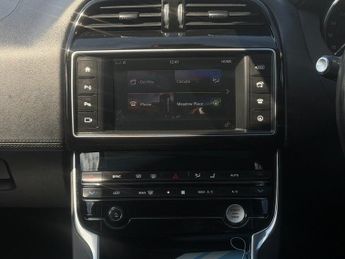JAGUAR XE 2.0d Portfolio Saloon 4dr Diesel Auto AWD Euro 6 (s/s) (180 ps)