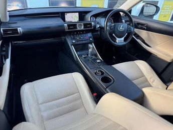 LEXUS IS 2.5 300h Executive Edition Saloon 4dr Petrol Hybrid E-CVT Euro 5
