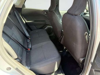 RENAULT CAPTUR 1.6 E-TECH evolution SUV 5dr Petrol Hybrid Auto Euro 6 (s/s) (14