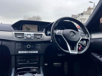 MERCEDES-BENZ E CLASS 2.1 E220 BlueTEC AMG Night Edition Saloon 4dr Auto Diesel G-Tron