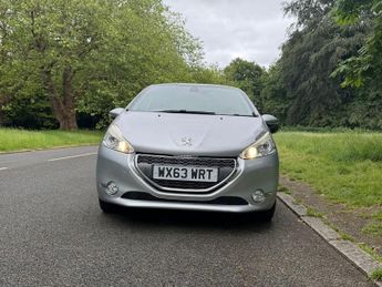 PEUGEOT 208 1.4 HDi Allure Hatchback 5dr Diesel Manual Euro 5 (70 ps) 
