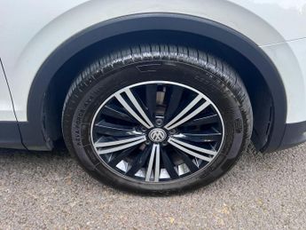 VOLKSWAGEN TIGUAN 2.0 TDI BlueMotion Tech SE SUV 5dr Auto Diesel DSG Euro 6 (s/s) 