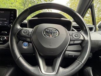 TOYOTA COROLLA 1.8 VVT-h GPF Design Hatchback 5dr Auto Petrol Hybrid CVT Euro 6