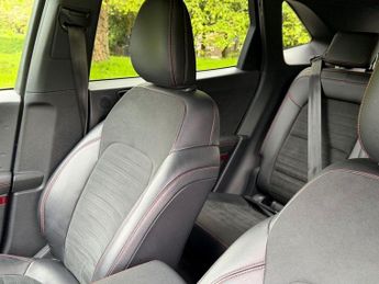 FORD KUGA 2.5 EcoBoost Duratec 14.4kWh ST-Line SUV 5dr Auto Petrol Plug-in