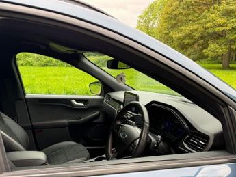 FORD KUGA 2.5 EcoBoost Duratec 14.4kWh ST-Line SUV 5dr Auto Petrol Plug-in
