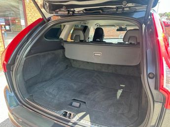 VOLVO XC60 2.4 D4 SE Lux SUV 5dr Diesel Geartronic AWD Euro 5 (181 ps)