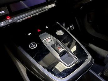 AUDI Q4 E-TRON 40 S line Sportback 5dr Electric Auto 82kWh (204 ps)