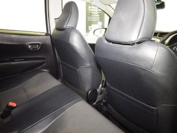 TOYOTA YARIS 1.5 VVT-h T Spirit Hatchback 5dr Petrol Hybrid CVT Euro 5 (101 p
