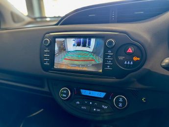 TOYOTA YARIS 1.5 VVT-h Icon Tech Hatchback 5dr Petrol Hybrid E-CVT Euro 6 (s/