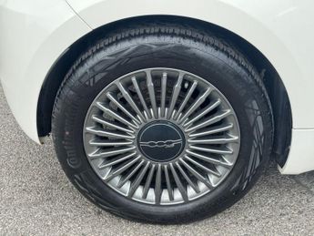 FIAT 500E 42kWh Icon Hatchback 3dr Electric Auto (118 ps)