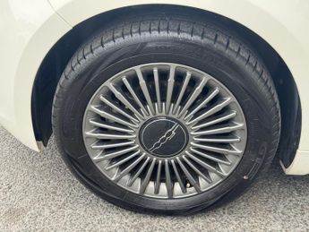 FIAT 500E 42kWh Icon Hatchback 3dr Electric Auto (118 ps)