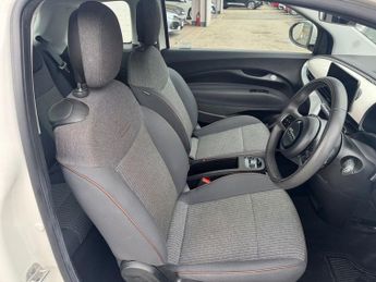FIAT 500E 42kWh Icon Hatchback 3dr Electric Auto (118 ps)