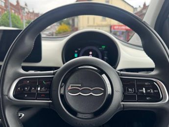 FIAT 500E 42kWh Icon Hatchback 3dr Electric Auto (118 ps)
