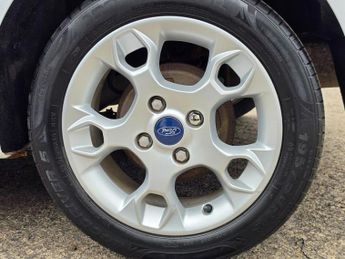 FORD FIESTA 1.25 Zetec Hatchback 3dr Petrol Manual (129 g/km, 81 bhp)