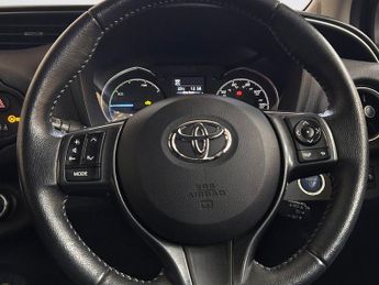 TOYOTA YARIS 1.5 VVT-h Y20 Bi-tone Hatchback 5dr Petrol Hybrid E-CVT Euro 6 (