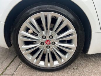 JAGUAR XF 2.2d Portfolio Saloon 4dr Diesel Auto Euro 5 (s/s) (200 ps)