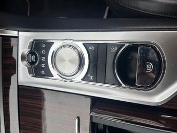 JAGUAR XF 2.2d Portfolio Saloon 4dr Diesel Auto Euro 5 (s/s) (200 ps)