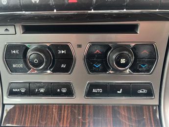 JAGUAR XF 2.2d Portfolio Saloon 4dr Diesel Auto Euro 5 (s/s) (200 ps)