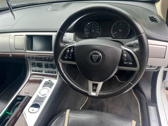 JAGUAR XF 2.2d Portfolio Saloon 4dr Diesel Auto Euro 5 (s/s) (200 ps)