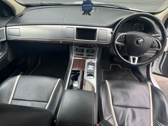 JAGUAR XF 2.2d Portfolio Saloon 4dr Diesel Auto Euro 5 (s/s) (200 ps)