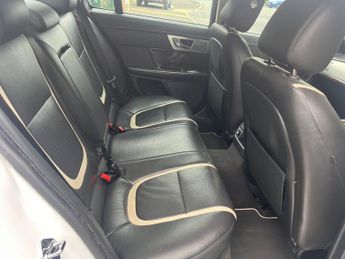 JAGUAR XF 2.2d Portfolio Saloon 4dr Diesel Auto Euro 5 (s/s) (200 ps)