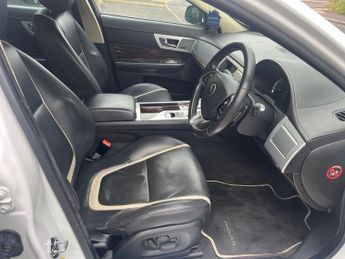 JAGUAR XF 2.2d Portfolio Saloon 4dr Diesel Auto Euro 5 (s/s) (200 ps)