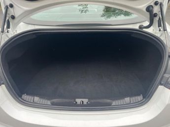 JAGUAR XF 2.2d Portfolio Saloon 4dr Diesel Auto Euro 5 (s/s) (200 ps)