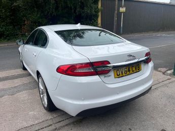 JAGUAR XF 2.2d Portfolio Saloon 4dr Diesel Auto Euro 5 (s/s) (200 ps)