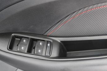 MG MG ZS 72.6kWh Trophy Long Range SUV 5dr Electric Auto (156 ps)
