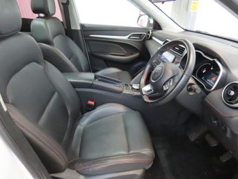 MG MG ZS 72.6kWh Trophy Long Range SUV 5dr Electric Auto (156 ps)