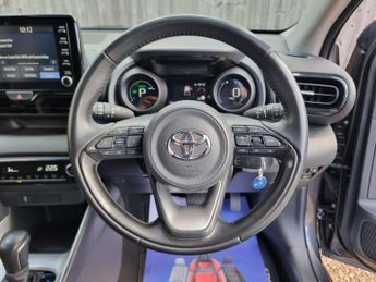 TOYOTA YARIS 1.5 VVT-h Design Hatchback 5dr Petrol Hybrid E-CVT Euro 6 (s/s) 