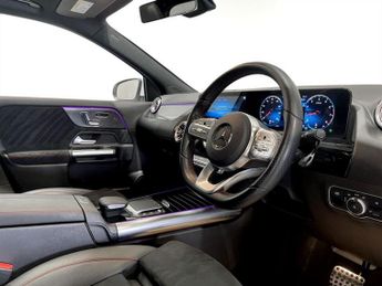 MERCEDES-BENZ GLA 1.3 GLA180 AMG Line (Premium Plus) SUV 5dr Petrol 7G-DCT Euro 6 