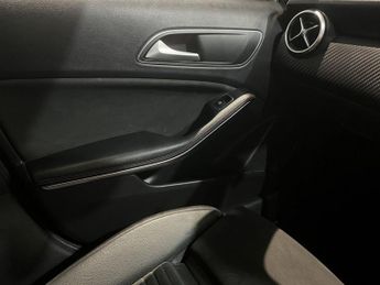 MERCEDES-BENZ A-CLASS 2.1 A200d AMG Line Hatchback 5dr Diesel 7G-DCT Euro 6 (s/s) (136