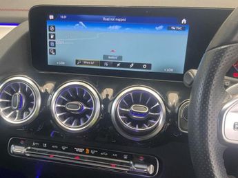 MERCEDES-BENZ EQA EQA 250 66.5kWh AMG Line SUV 5dr Electric Auto (190 ps)