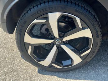 NISSAN JUKE 1.0 DIG-T Tekna SUV 5dr Petrol DCT Auto Euro 6 (s/s) (114 ps)