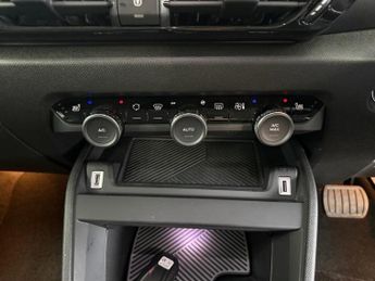 CITROEN e-C4 X 50kWh MAX Fastback 4dr Electric Auto (11kW Charger) (136 ps)
